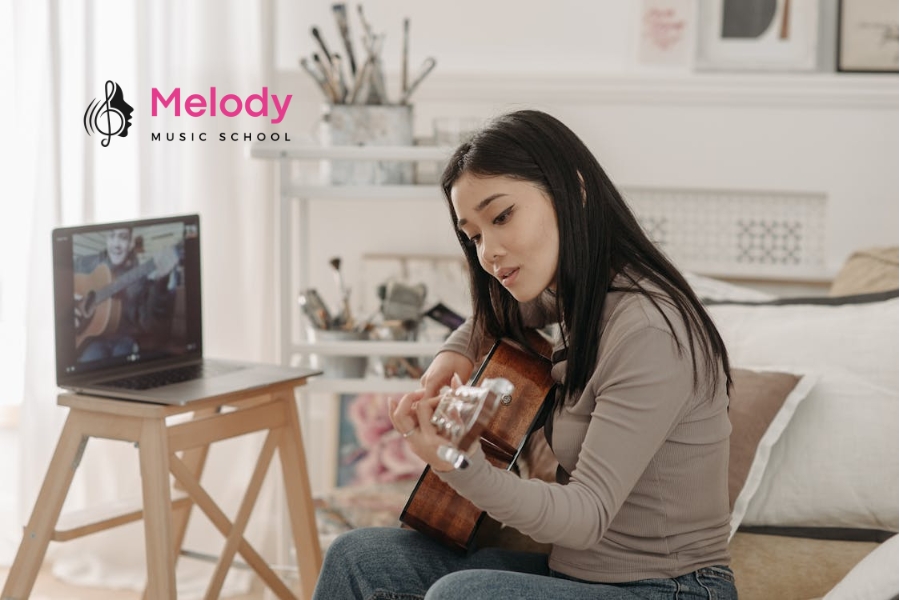 Địa Điểm Học Đàn Guitar Quận 5 Uy Tín Chất Lượng 3 Chơi guitar giúp phát triển âm nhạc, giảm stress và tăng kỹ năng vận động, xã hội