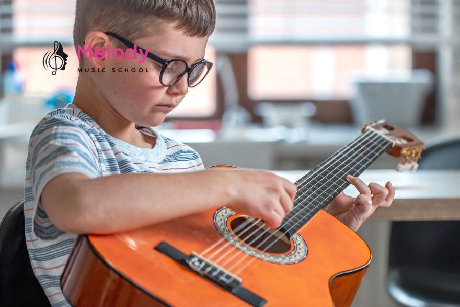 Địa Điểm Học Đàn Guitar Quận 9 Uy Tín Chất Lượng 7 Khóa học guitar tại Melody quận 9 phù hợp mọi lứa tuổi, từ trẻ em đến người lớn tuổi