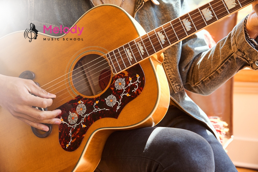Địa Điểm Học Đàn Guitar Quận Cầu Giấy Uy Tín Chất Lượng 3 Chơi đàn guitar giúp phát triển kỹ năng âm nhạc, tăng tập trung, giảm stress và kết nối xã hội hiệu quả