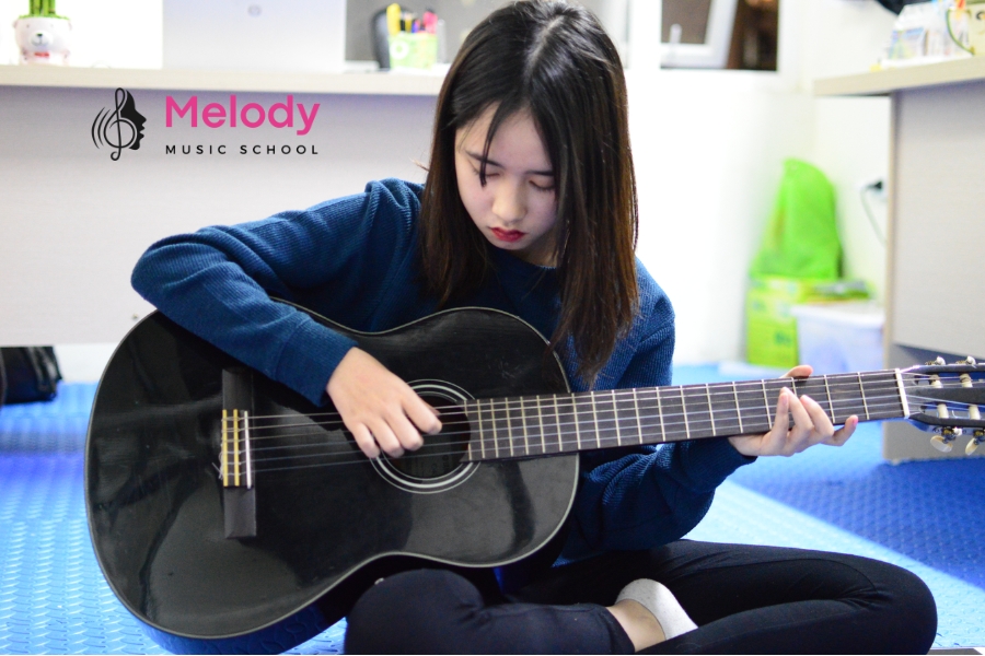 Địa Điểm Học Đàn Guitar Quận Hà Đông Uy Tín Chất Lượng 7 Lớp guitar tại Melody Hà Đông phù hợp cho mọi lứa tuổi và trình độ học viên
