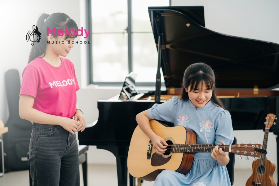Địa Điểm Học Đàn Guitar Quận Long Biên Uy Tín Chất Lượng 6 Chương trình guitar tại Melody Long Biên gồm hai cấp độ, giúp học viên tiến bộ vững chắc theo lộ trình hệ thống