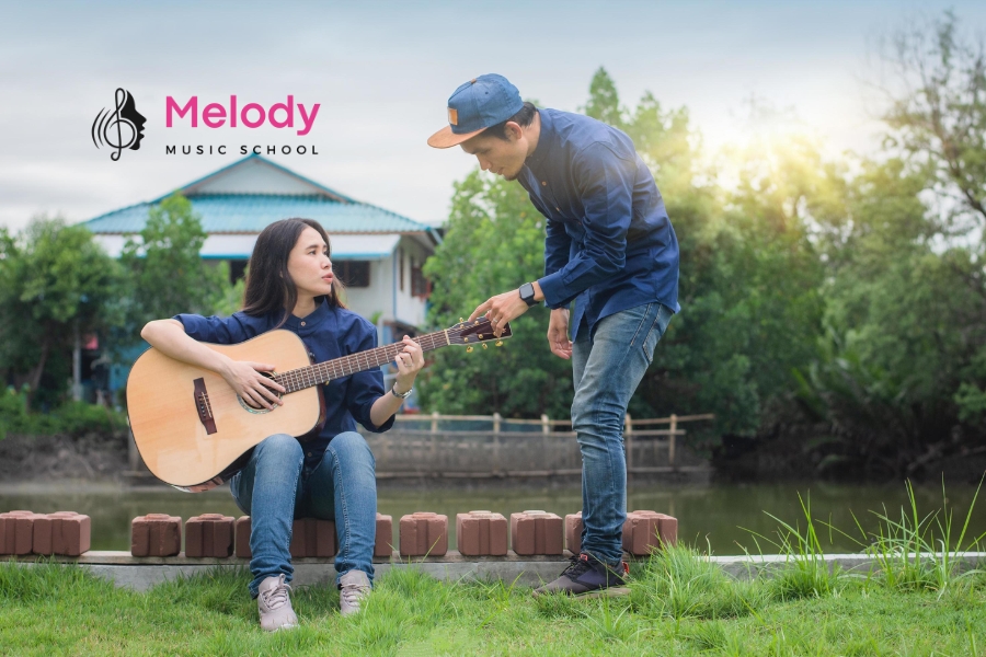Địa Điểm Học Đàn Guitar Quận Nam Từ Liêm Uy Tín Chất Lượng 3 Chơi đàn guitar giúp phát triển kỹ năng âm nhạc, tăng tập trung, tự tin, thư giãn và kết nối xã hội