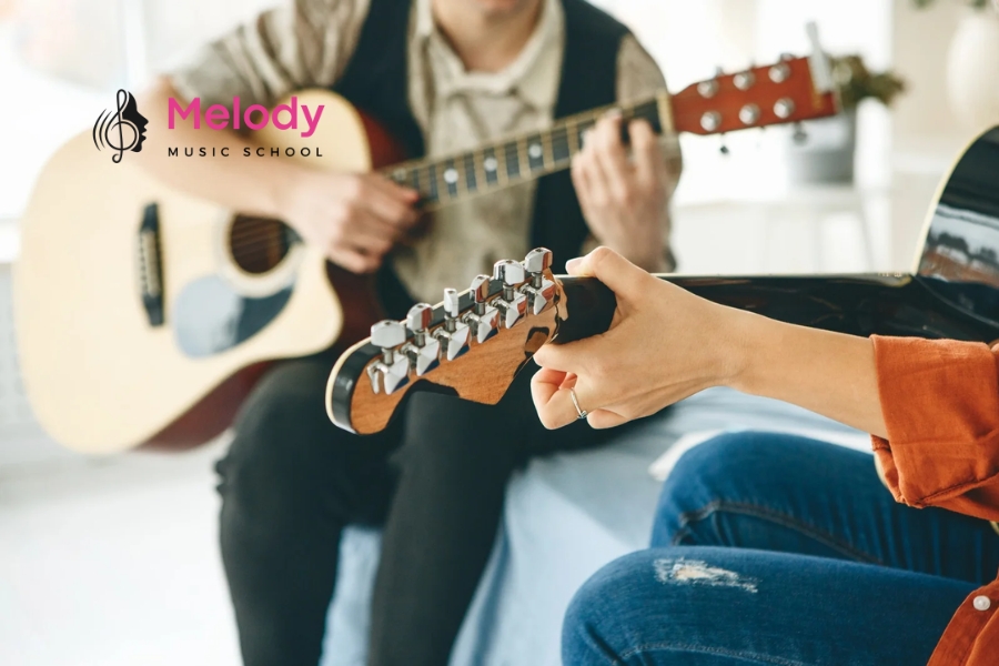 Địa Điểm Học Đàn Guitar Tân Bình Uy Tín Chất Lượng 5 Học guitar tại Melody Tân Bình mang đến lộ trình cá nhân hóa và môi trường chuyên nghiệp