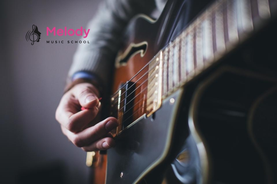 Địa Điểm Học Đàn Guitar Thủ Đức Uy Tín Chất Lượng 9 Đàn guitar là nhạc cụ phổ biến với âm thanh đa dạng, khả năng biểu đạt cảm xúc và nhiều loại phù hợp từng nhu cầu