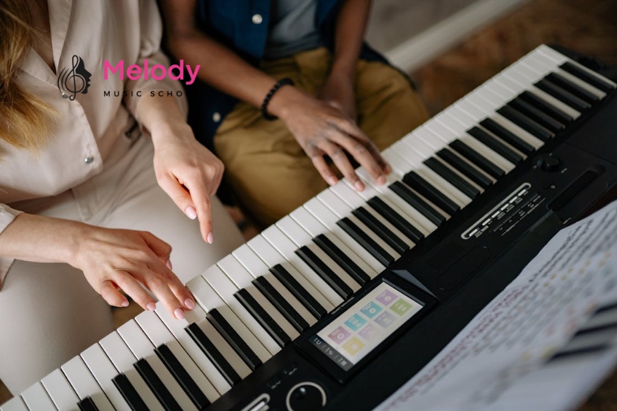 Địa Điểm Học Đàn Piano Quận Đống Đa Uy Tín Chất Lượng 10 Chơi piano giúp phát triển trí não, giảm stress, rèn luyện kỷ luật và tăng tự tin