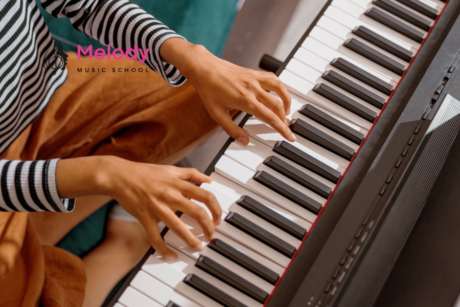Địa Điểm Học Đàn Piano Quận Tân Bình Uy Tín Chất Lượng 10 Chơi đàn piano giúp trẻ phát triển toàn diện và người lớn tăng trí nhớ, giảm stress