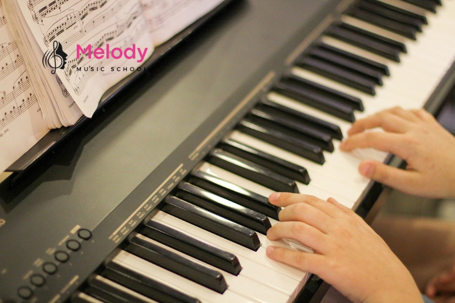Địa Điểm Học Đàn Piano Quận Tân Phú Uy Tín Chất Lượng 12 Chương trình piano tại Melody Tân Phú gồm hai cấp độ giúp phát triển kỹ năng toàn diện