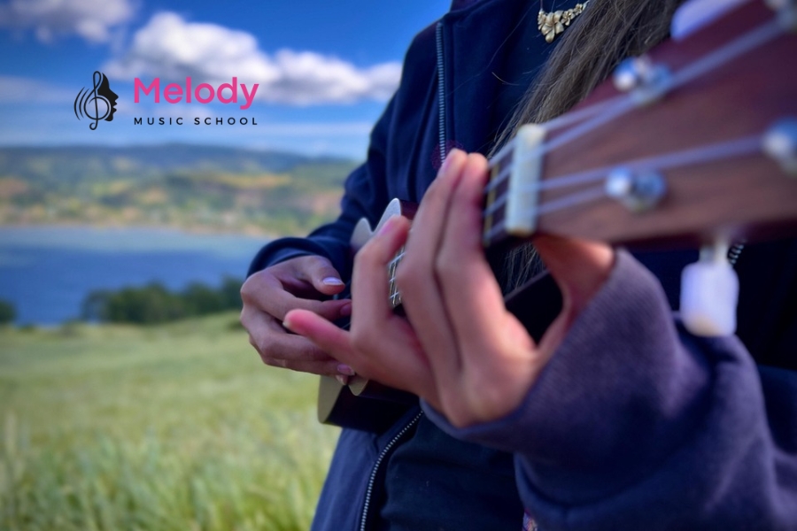 Lớp Học Đàn Ukulele Ba Đình, Hoàn Kiếm, Hai Bà Trưng 12 Học ukulele tại Melody Hà Nội mang lại chương trình cá nhân hóa và cơ hội biểu diễn