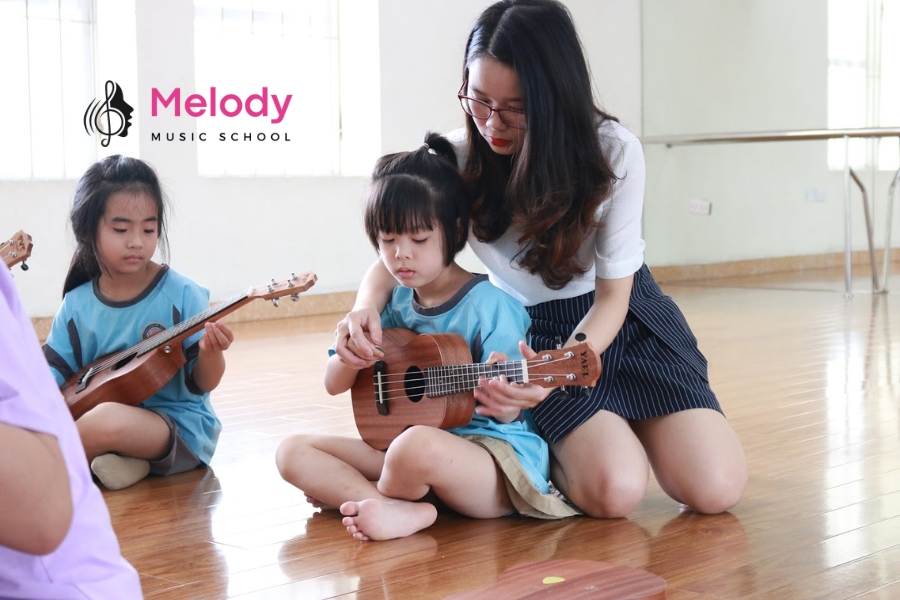Địa Điểm Học Đàn Ukulele Đống Đa, Tây Hồ, Cầu Giấy 14 Lớp ukulele tại Melody phù hợp mọi lứa tuổi, từ trẻ em đến người cao tuổi