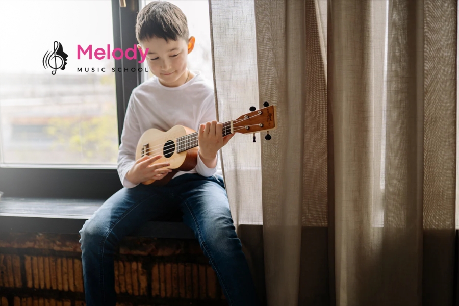 Lớp Học Đàn Ukulele Quận Tân Phú-Bình Thạnh-Gò Vấp 10 Chơi đàn ukulele giúp phát triển âm nhạc, giảm stress và tăng tự tin