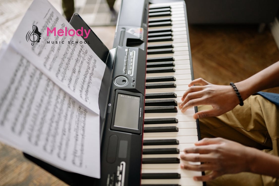 Cách Chọn Đàn Piano Cho Bé Phù Hợp Nhất 12 Bé từ 3 tuổi có thể học piano, 6–10 tuổi là giai đoạn học lý tưởng nhất