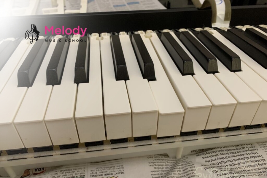 Cách Khắc Phục Lỗi Phím Đàn Piano Điện Nhanh 9 Phím đàn piano điện thường lỗi do bụi bẩn, hỏng cảm biến hoặc hư hại vật lý