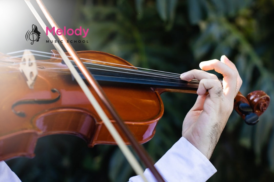 Cách Thay Dây Violin Tại Nhà Dễ Dàng, Chi Tiết 8 Nên thay dây violin khi âm lệch, âm mờ hoặc dây có dấu hiệu mòn, bung tơ