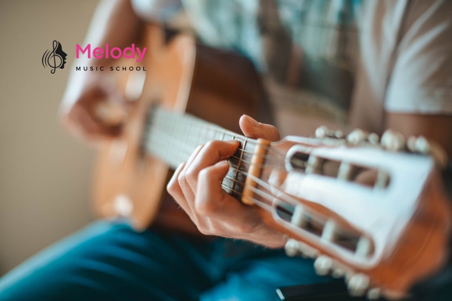 Chọn Guitar Thùng Cho Người Mới: Hướng Dẫn Tốt Nhất 11 Chọn đàn từ thương hiệu uy tín giúp đảm bảo chất lượng, bảo hành và hỗ trợ tốt
