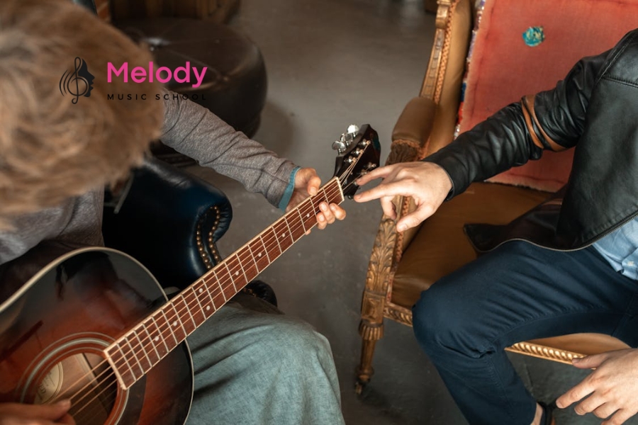 Chọn Guitar Thùng Cho Người Mới: Hướng Dẫn Tốt Nhất 12 Chọn đàn theo phong cách nhạc yêu thích giúp học hiệu quả và có động lực lâu dài