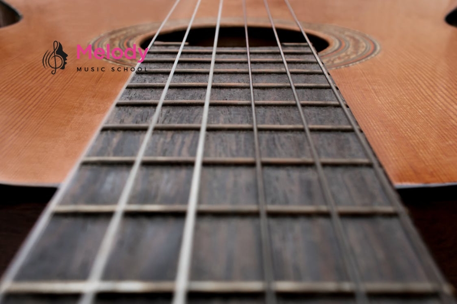 Dây Nylon Cho Guitar Acoustic Thép: Có Nên Dùng Không? 13 Không nên thay dây thép vào guitar classic vì có thể làm cong cần, nứt thùng đàn