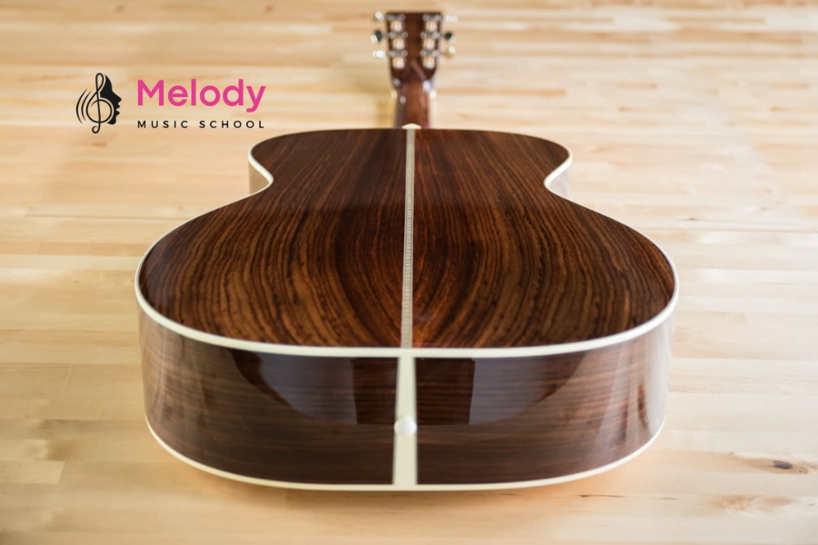 Gỗ Làm Guitar Phổ Biến: Ảnh Hưởng Đến Âm Thanh Ra Sao? 15 Guitar phổ thông dùng gỗ ghép; trung cấp dùng gỗ solid; cao cấp chọn gỗ tuyển chất lượng cao