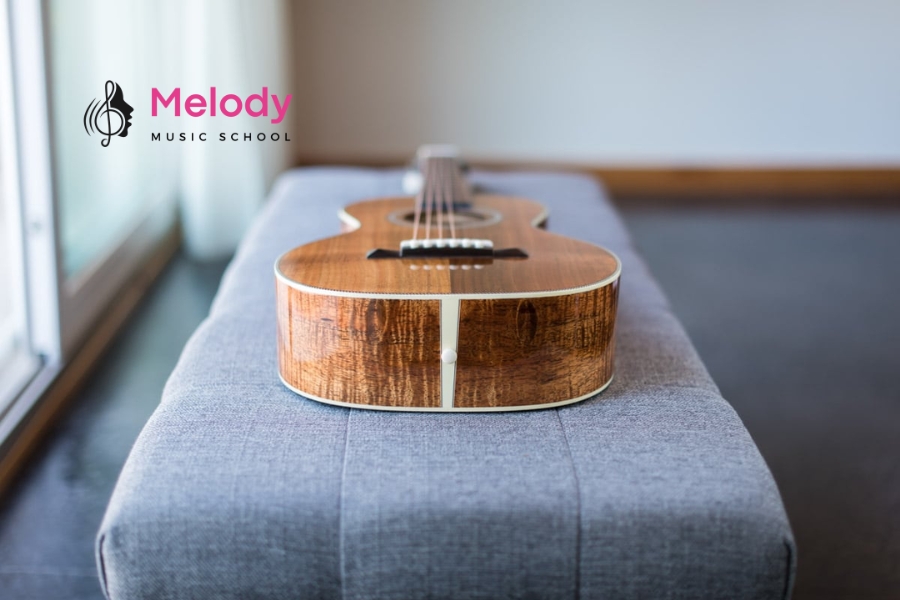 Gỗ Làm Guitar Phổ Biến: Ảnh Hưởng Đến Âm Thanh Ra Sao? 16 Nhạc Viện Melody khuyên người mới nên chọn đàn top Spruce hoặc Cedar, back Mahogany dễ chơi
