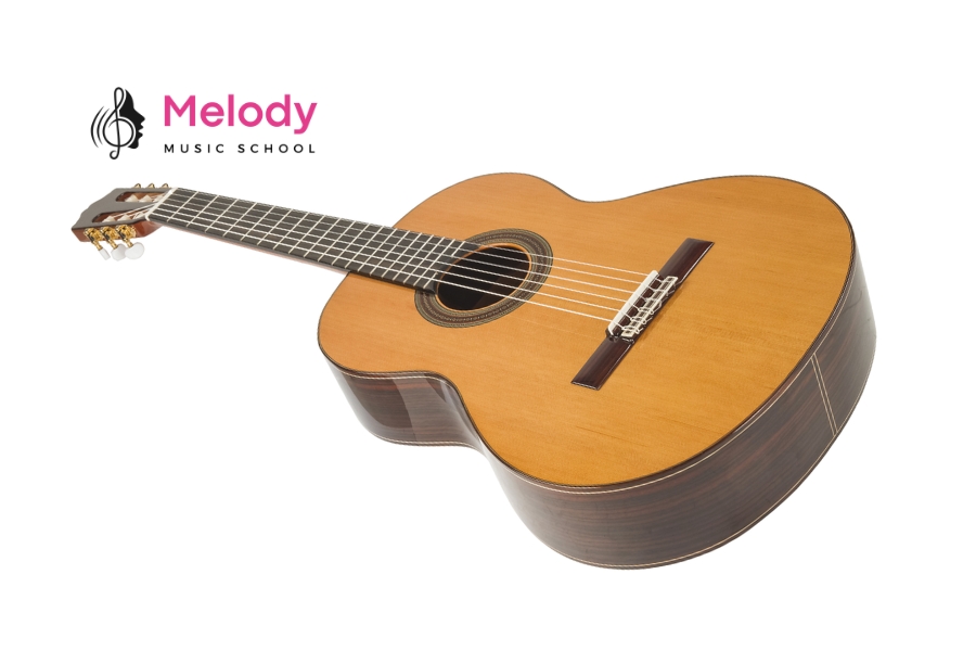 Guitar Classic Hãng Nào Tốt? Top Thương Hiệu Nên Mua 3 Cuenca là thương hiệu guitar Tây Ban Nha thủ công với âm sắc ấm và nhạy