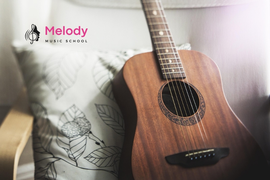 Guitar Classic Hay Acoustic: Lựa Chọn Nào Cho Người Mới? 12 Chọn đàn dựa trên sở thích, mục tiêu học và ngân sách cá nhân của mỗi người