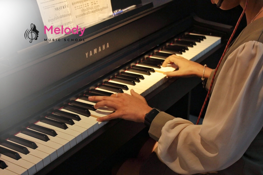 Hướng Dẫn Học Piano Cho Người Mới Bắt Đầu 8 Học hợp âm piano cơ bản giúp người mới dễ dàng đệm hát và chơi các bài đơn giản