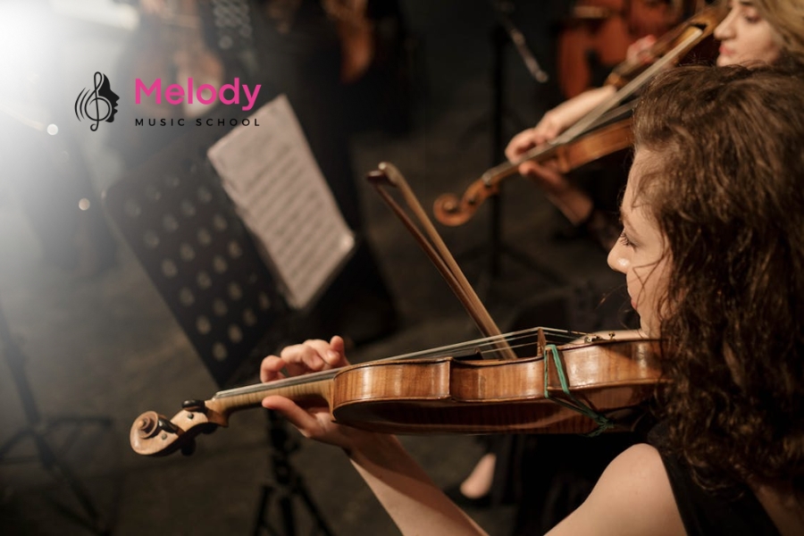 Hướng Dẫn Tư Thế Chơi Violin Chuẩn Người Mới 13 Chọn đúng kích thước violin giúp giữ tư thế chuẩn và phát triển kỹ thuật hiệu quả