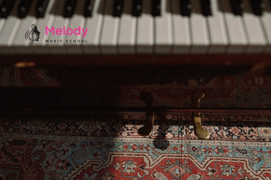 Kinh Nghiệm Mua Piano Cũ Cho Người Mới (A-Z) 13 Kiểm tra pedal mượt, phản hồi tốt, tác động rõ ràng lên âm thanh