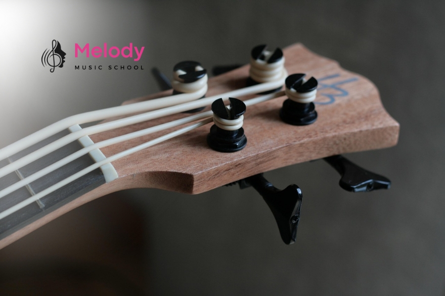 Lời Khuyên Mua Ukulele Đầu Tiên Người Mới 17 Kiểm tra chất liệu gỗ, action, ngữ điệu và tổng thể giúp chọn ukulele chất lượng tốt
