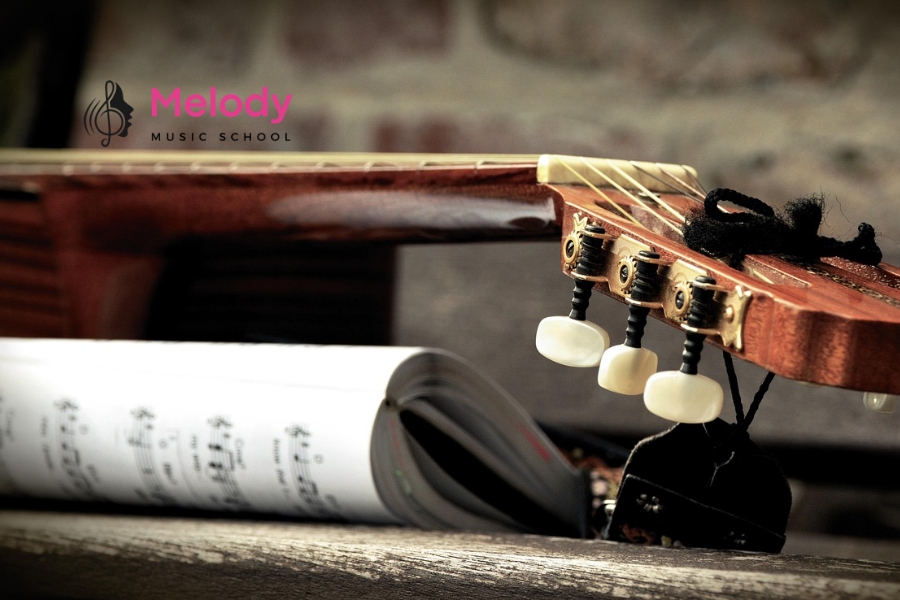 Mua Guitar Cho Người Mới: Hướng Dẫn Chọn Đúng Chuẩn 14 Nên mua guitar tại cửa hàng uy tín, có bảo hành và hỗ trợ setup đầy đủ