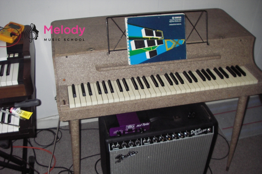 Nên Mua Piano Điện Cũ Hay Mới? Lời Khuyên Hay 7 Piano điện mới hỗ trợ học tốt hơn, còn đàn cũ phù hợp với ngân sách hạn chế