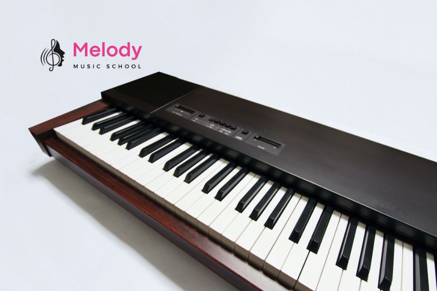Nên Mua Piano Điện Cũ Hay Mới? Lời Khuyên Hay 9 Piano điện cũ giá rẻ nhưng tiềm ẩn rủi ro kỹ thuật, cần chọn lọc kỹ lưỡng