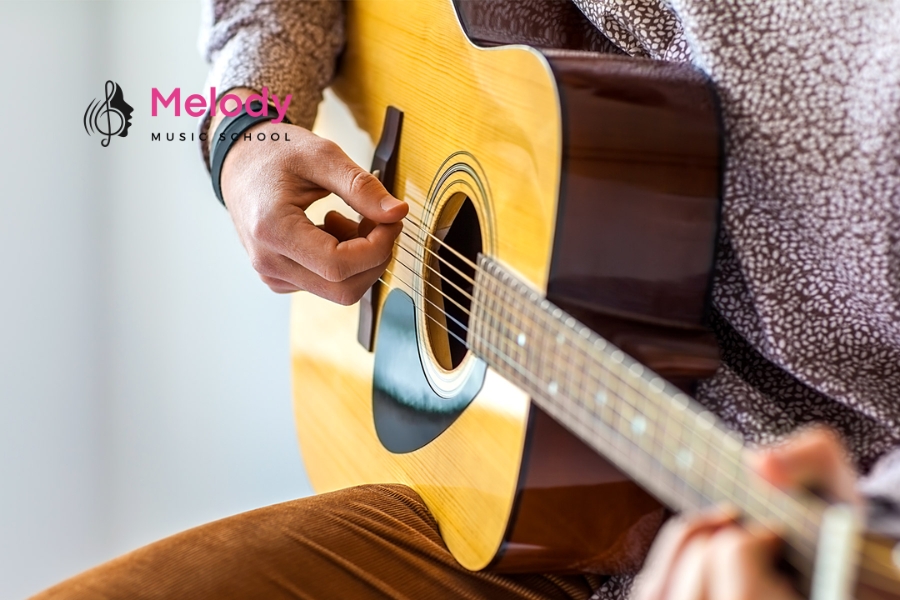Phân Biệt Các Loại Guitar Acoustic: Hướng Dẫn Chi Tiết 10 Guitar classic dùng dây nylon, âm ấm, hợp solo; acoustic dây thép, âm sáng, hợp đệm hát