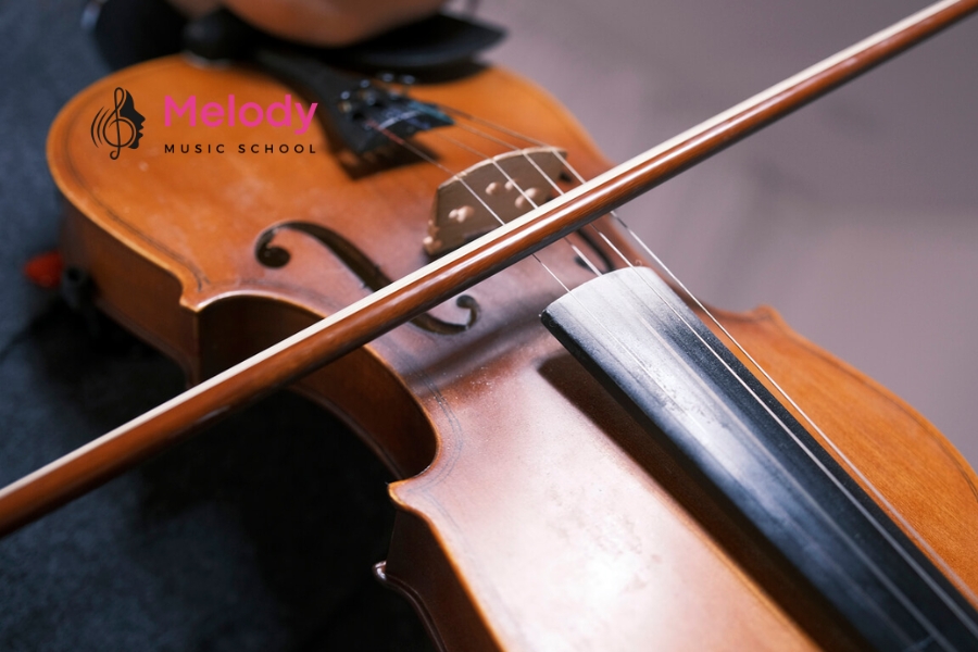 Phân Biệt Đàn Viola Và Violin Chi Tiết Chuẩn Xác 11 Violin âm sáng rõ và nổi bật còn viola âm trầm ấm và sâu lắng như giọng người