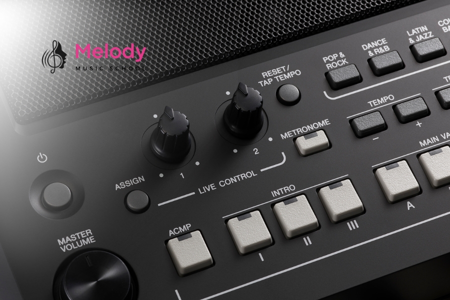 So Sánh Organ Yamaha Và Casio: Chọn Mua Loại Nào Tốt? 11 Yamaha PSR-SX600 là đàn organ chuyên nghiệp với âm sắc đa dạng và tính năng biểu diễn mạnh mẽ