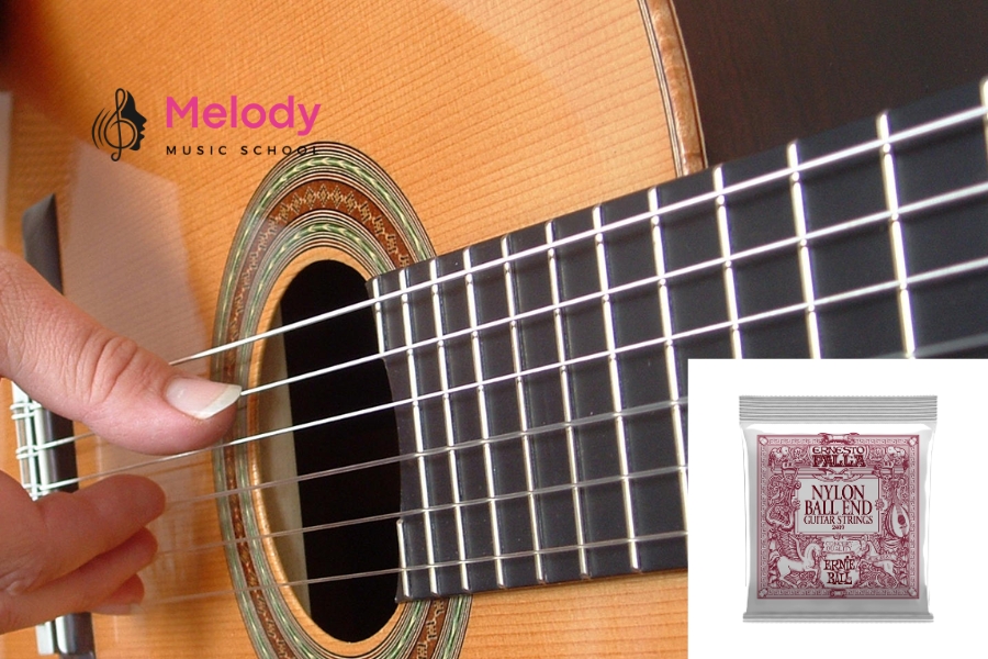 Top Dây Guitar Nylon Tốt Nhất Cho Mọi Trình Độ 2025 13 Ernie Ball Ernesto có đầu bi dễ thay dây, âm rõ, phù hợp nhiều phong cách