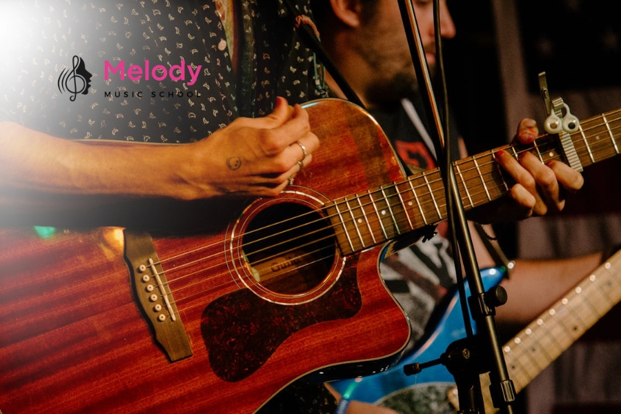 Top Guitar Dáng D Khuyết Đáng Mua Nhất Năm 2025 13 Đàn D khuyết đắt hơn do cắt khuyết phức tạp, gia cố thêm và nhu cầu cao