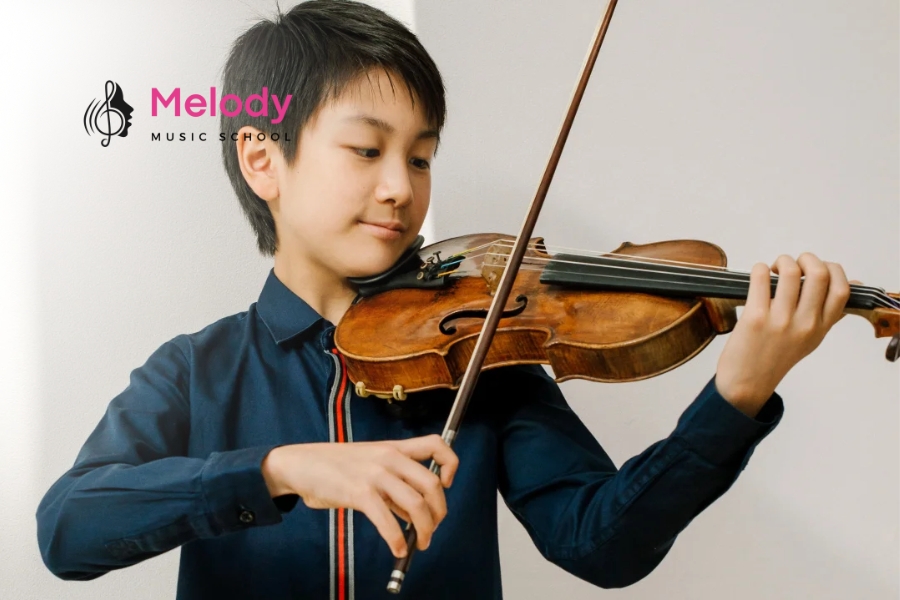 Tuổi Vàng Cho Trẻ Học Violin? Giải Đáp Ngay 8 Trẻ từ 6–10 tuổi là độ tuổi lý tưởng nhất để bắt đầu học violin hiệu quả