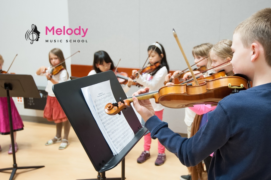 Tuổi Vàng Cho Trẻ Học Violin? Giải Đáp Ngay 10 Học violin từ sớm tại trung tâm uy tín giúp trẻ phát triển toàn diện về trí tuệ, cảm xúc và kỹ năng sống