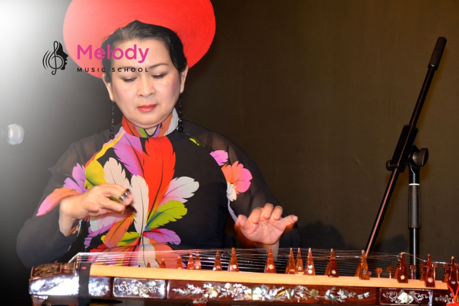 Khóa Học Đàn Tranh Từ Cơ Bản Đến Chuyên Nghiệp 4 Học đàn tranh tại Melody có giáo trình chuẩn, giảng viên giỏi, diễn tập và môi trường tốt