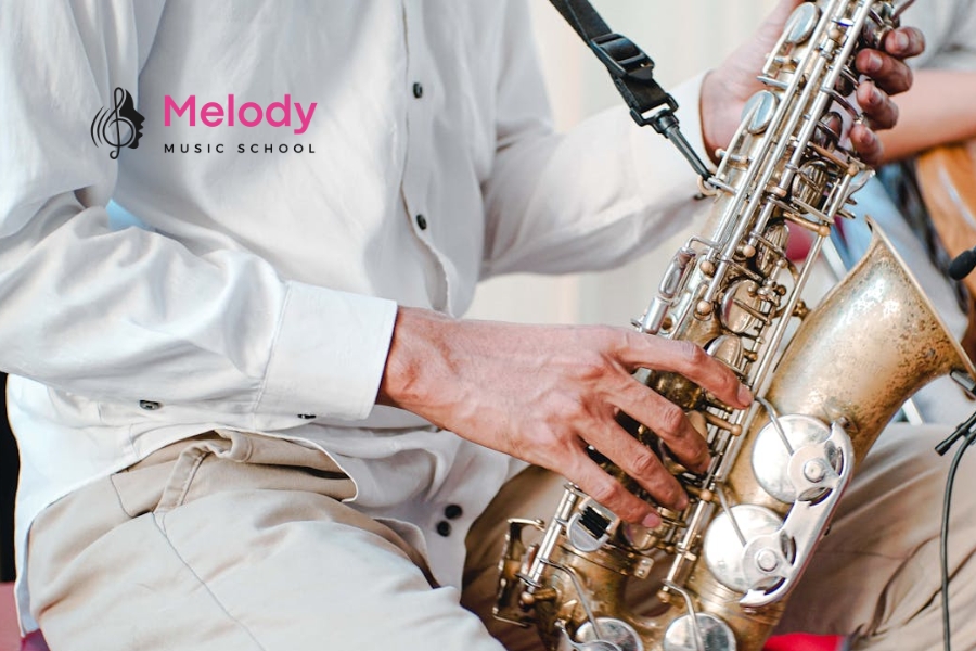Khóa Học Kèn Saxophone Từ Cơ Bản Đến Chuyên Nghiệp 6 Học phí saxophone tại Melody từ 3 đến 8 triệu đồng/tháng, linh hoạt theo nhu cầu