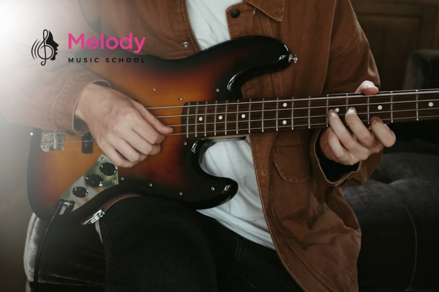 Lộ trình học guitar tại Nhạc Viện Melody gồm 4 giai đoạn từ cơ bản đến nâng cao, phát triển kỹ năng toàn diện