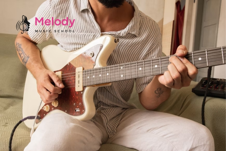 Tham gia khóa học guitar tại Nhạc Viện Melody giúp phát triển kỹ năng âm nhạc, sáng tạo và kết nối xã hội