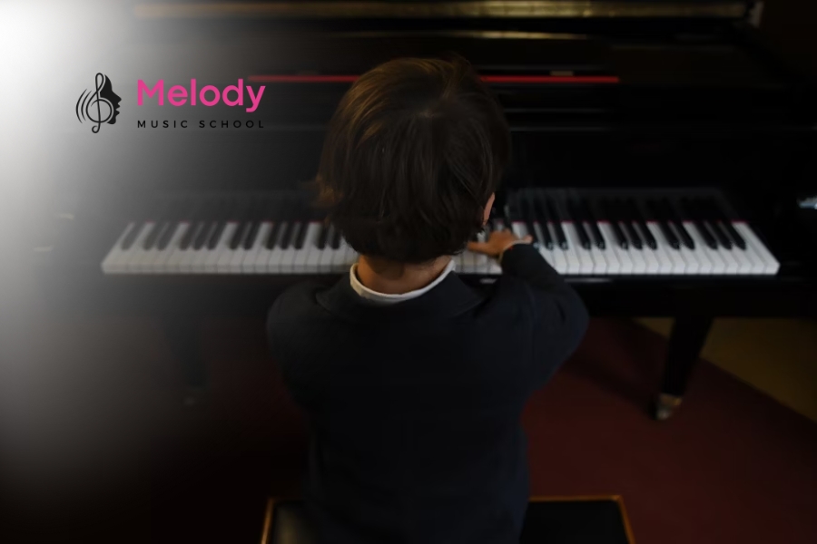 Khóa học piano tại Nhạc Viện Melody phù hợp cho người lớn, trẻ em và người mới bắt đầu