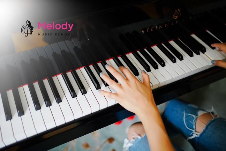 Học đàn piano giúp phát triển trí não, rèn luyện kỹ năng và giảm căng thẳng hiệu quả