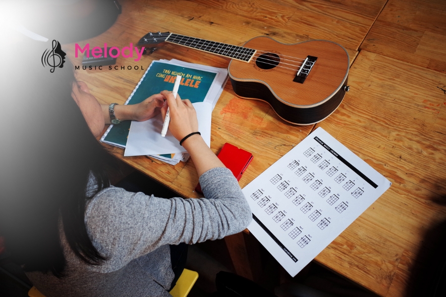 Học đàn ukulele giúp giảm stress, tăng tập trung và phát triển cá nhân toàn diện
